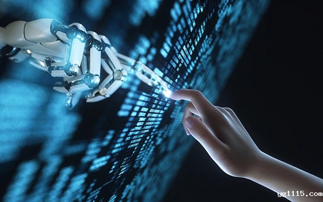 人工智能赋能新型工业化，国产轨交工控机发挥关键作用