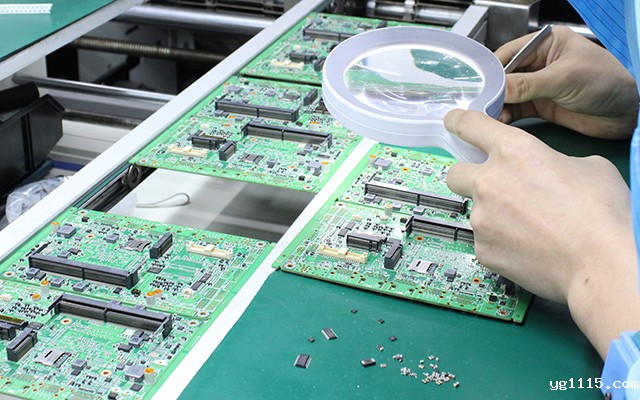 龙芯工控主板：大尺寸设计支持更多扩展功能